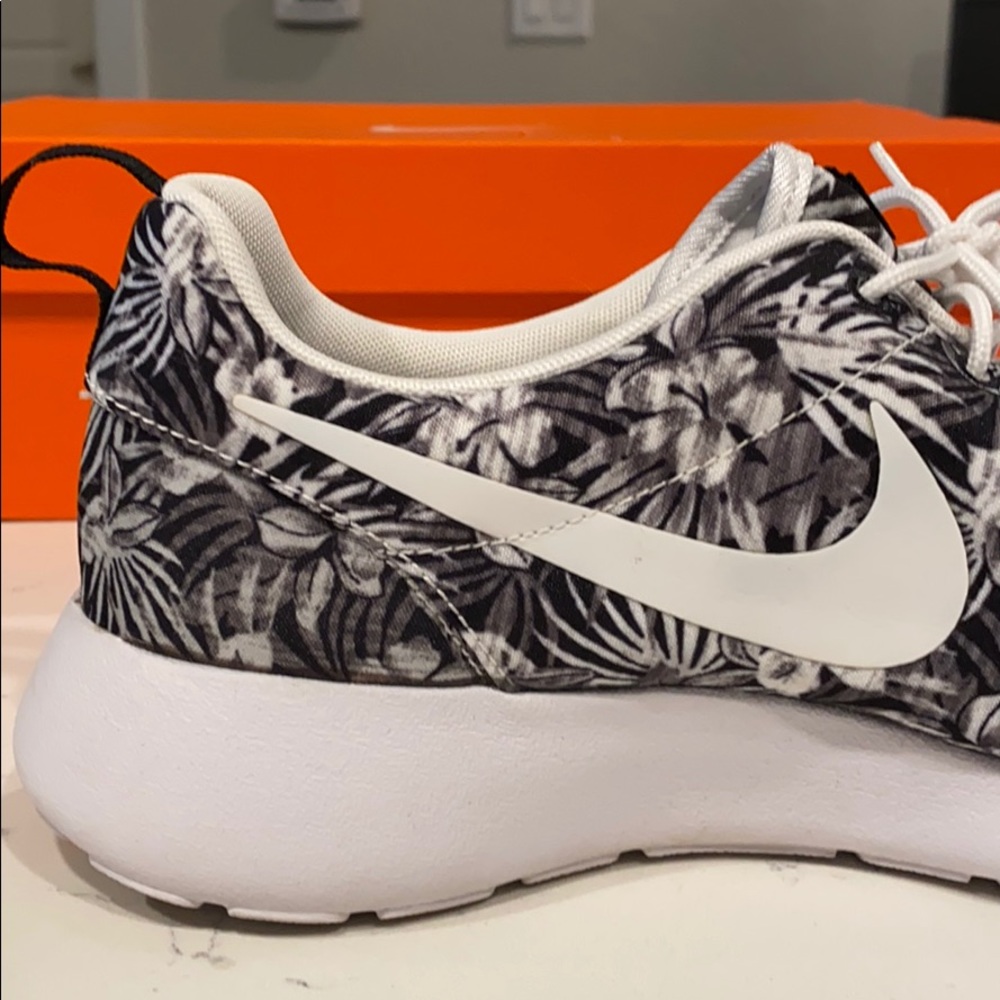 Nike Roushe - Picture 4 of 6